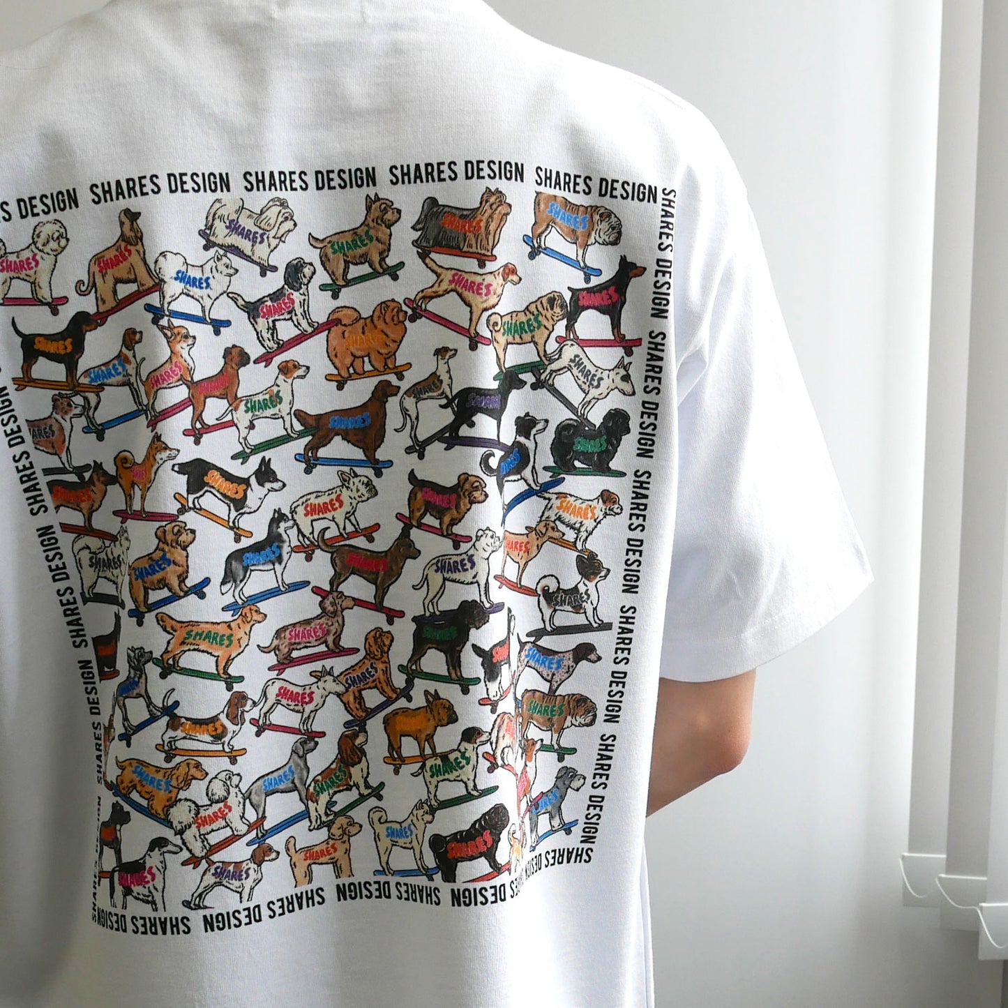 SHARES ALL OVER TEE/ 総柄-半袖Tシャツ