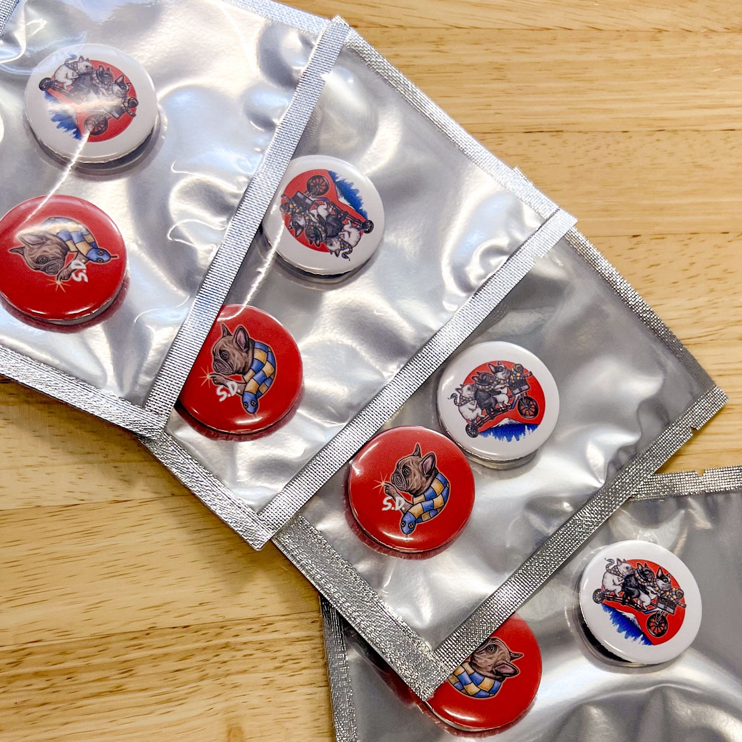 【期間限定!1/19まで予約】 2025 NEW YEAR POUCH BADGE SET/ ポーチ&缶バッジ 2 個SET