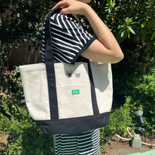 画像をギャラリービューアに読み込む, FB FACE 2P EMB HOLIDAY MIDDLE TOTE BAG【バイカラー】
