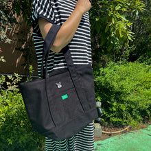 画像をギャラリービューアに読み込む, FB FACE 1P EMB HOLIDAY MIDDLE TOTE BAG【バイカラー】
