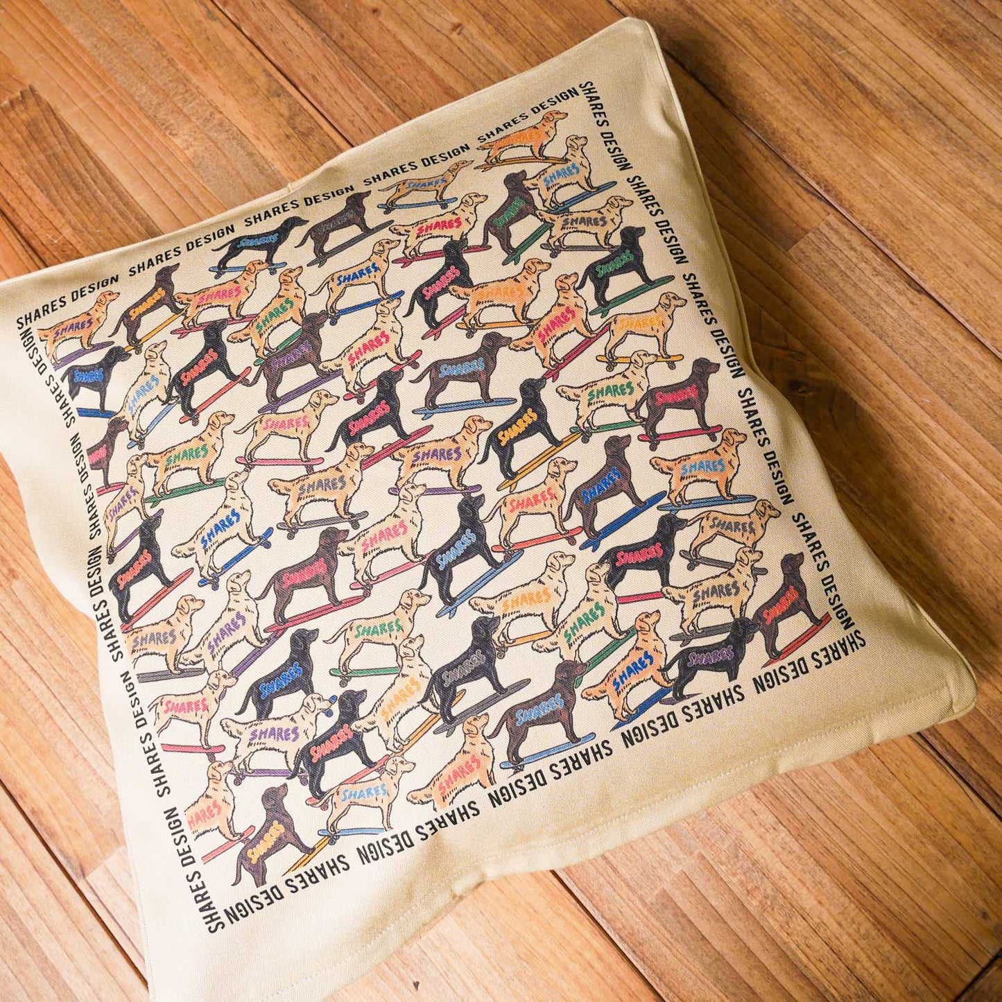 ゴールデン×ラブラドールレトリバー ALL OVER CUSHION COVER/ 総柄-クッションカバー（送料無料）
