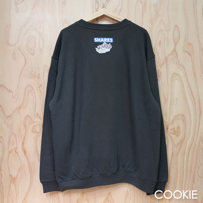 【期間限定！ 10/18 まで販売中】 〈 OYATSU TIME〉CREW SWEAT/ スウェット