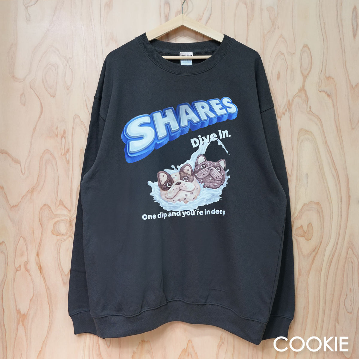 【期間限定！ 10/18 まで販売中】 〈 OYATSU TIME〉CREW SWEAT/ スウェット