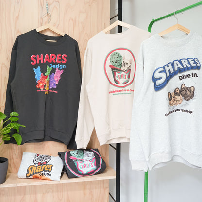 【期間限定！ 10/18 まで販売中】 〈 OYATSU TIME〉CREW SWEAT/ スウェット