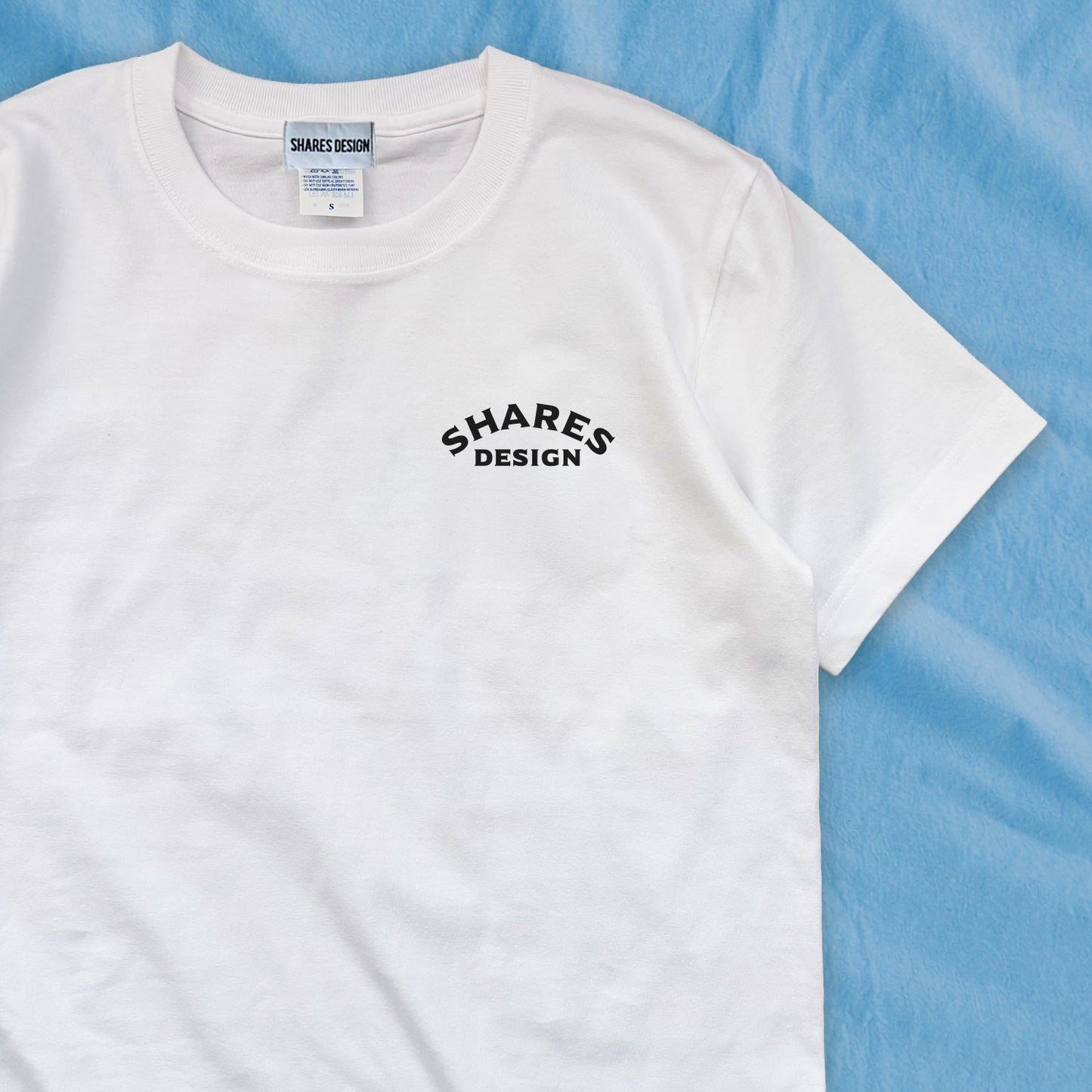 【期間限定！ 7/26 まで販売中】RUUU 描きおろし 〈 SHARES CLUB〉 T-SHIRTS/ 半袖 T シャツ (スタンダード）