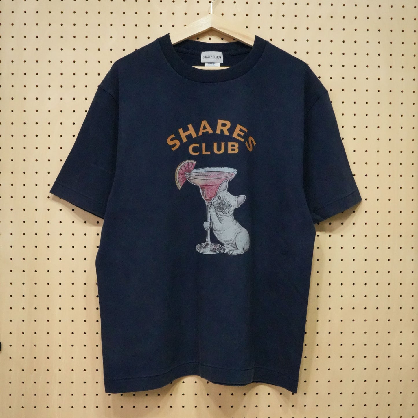 【期間限定！ 7/26 まで販売中】RUUU 描きおろし 〈 SHARES CLUB〉VINTAGE T-SHIRTS/ 半袖 T シャツ
