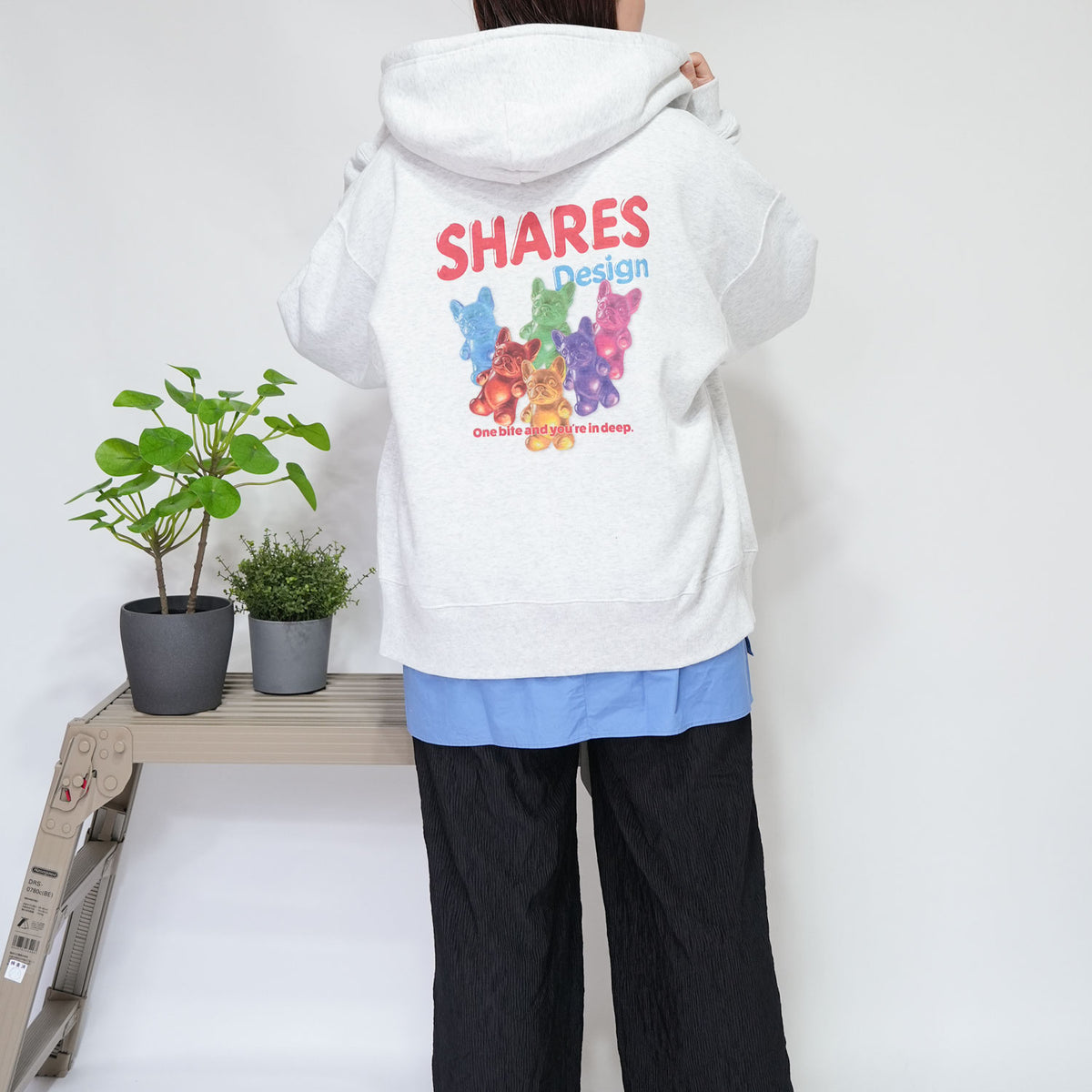 【期間限定！ 10/18 まで販売中】 〈 OYATSU TIME〉ZIP PARKA/ ジップパーカー