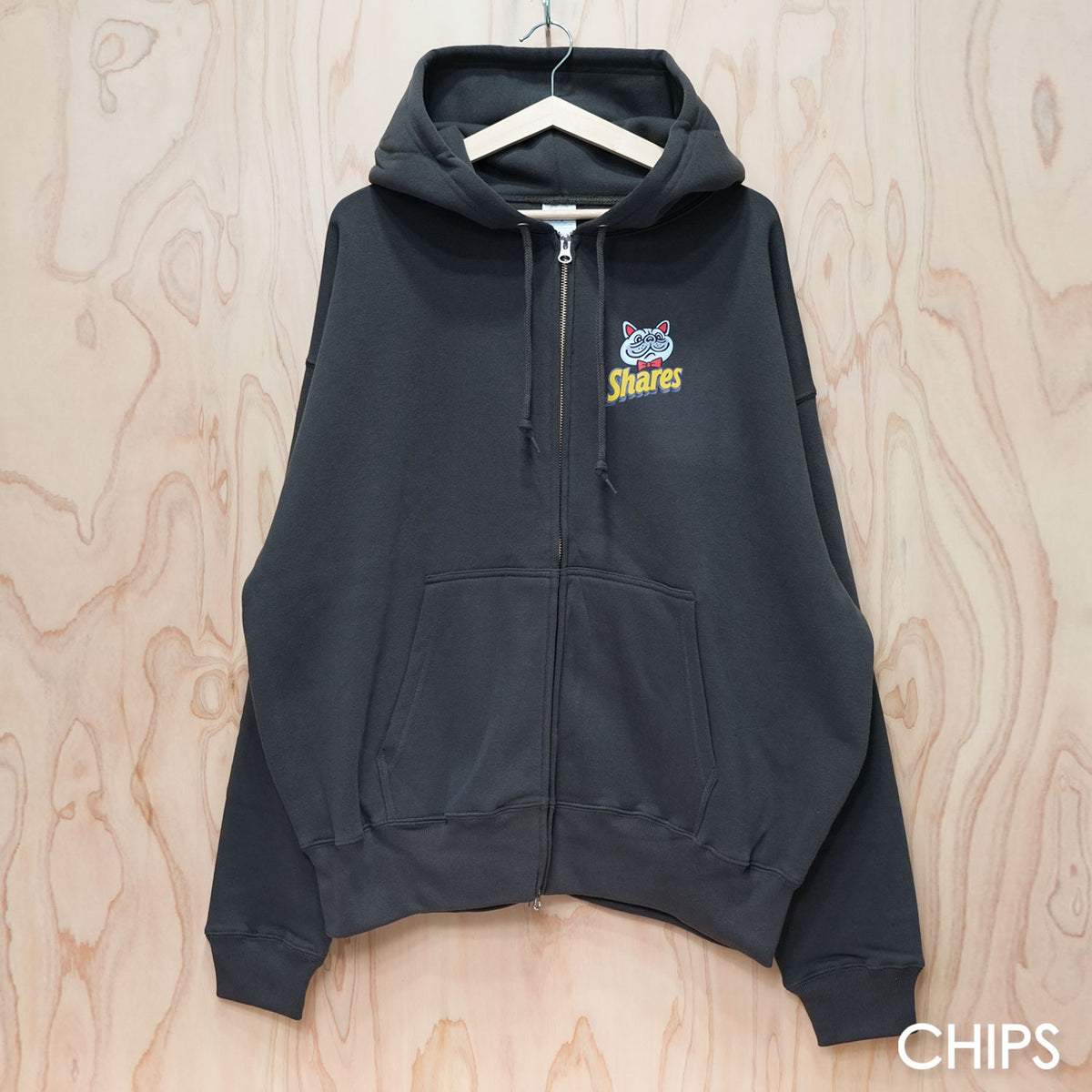 【期間限定！ 10/18 まで販売中】 〈 OYATSU TIME〉ZIP PARKA/ ジップパーカー