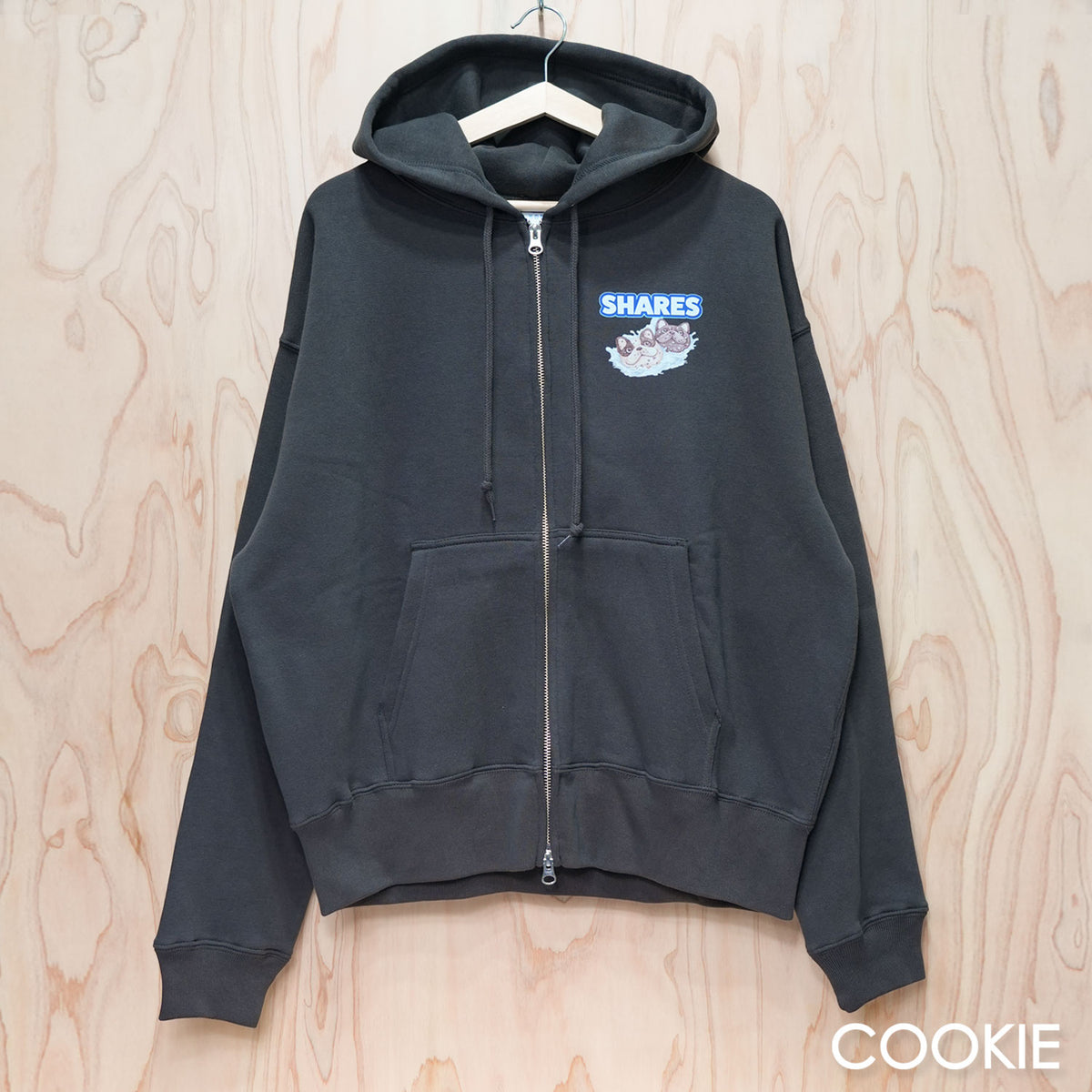 【期間限定！ 10/18 まで販売中】 〈 OYATSU TIME〉ZIP PARKA/ ジップパーカー
