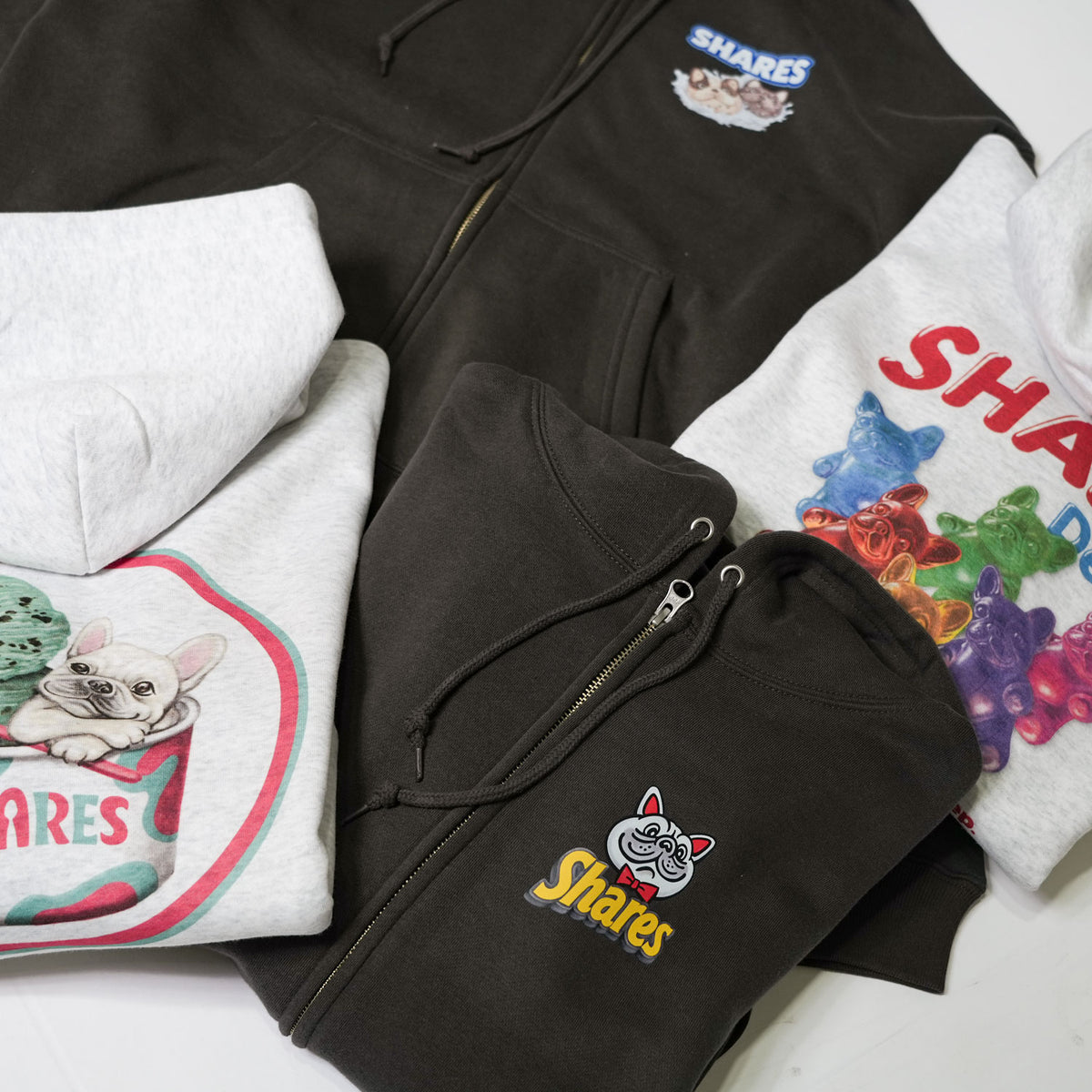 【期間限定！ 10/18 まで販売中】 〈 OYATSU TIME〉ZIP PARKA/ ジップパーカー