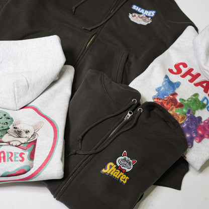 【期間限定！ 10/18 まで販売中】 〈 OYATSU TIME〉ZIP PARKA/ ジップパーカー