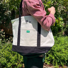 画像をギャラリービューアに読み込む, FB FACE 1P EMB 1DAY BIG TOTE BAG【バイカラー】
