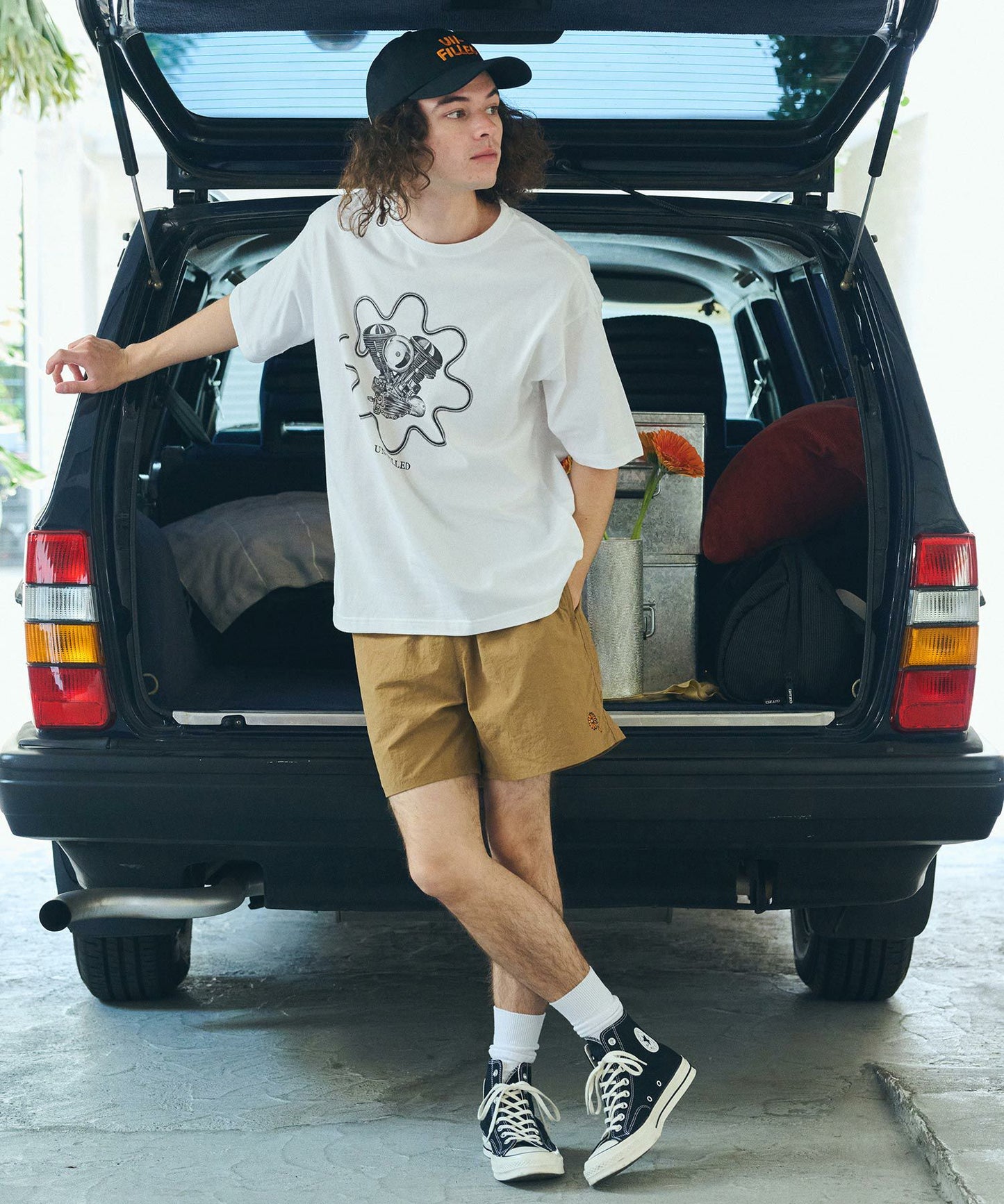 【un-filled(アンフィルド)】【予約販売5月下旬～6月上旬入荷】 U.F GERBERA ENGINE T-SHIRT Tシャツ