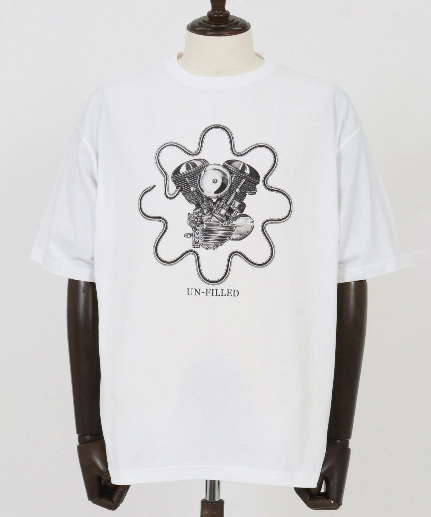 【un-filled(アンフィルド)】【予約販売5月下旬～6月上旬入荷】 U.F GERBERA ENGINE T-SHIRT Tシャツ