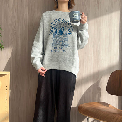 “THE DAY in Slow Time”レディースオーバーサイズスウェット（裏起毛）art by RUUU.