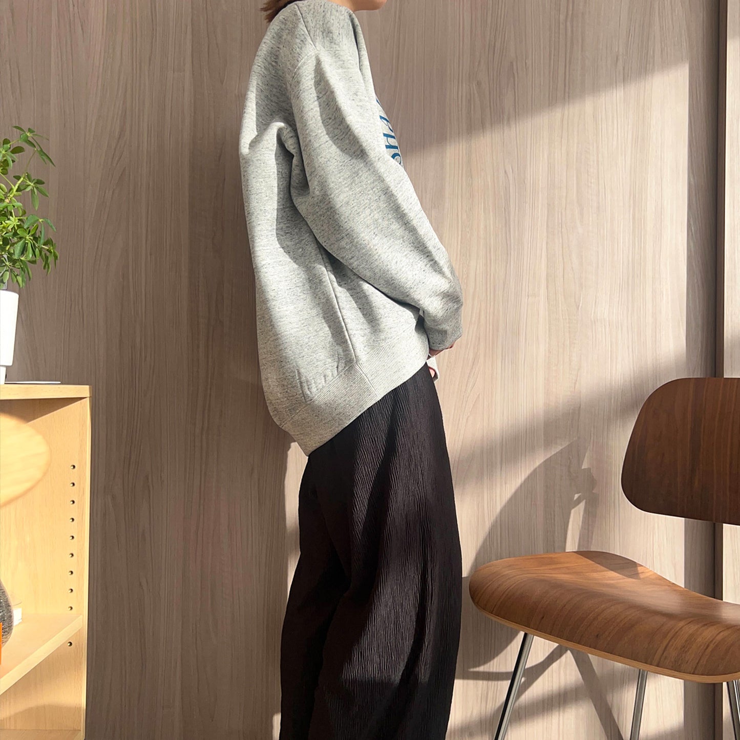 “THE DAY in Slow Time”レディースオーバーサイズスウェット（裏起毛）art by RUUU.