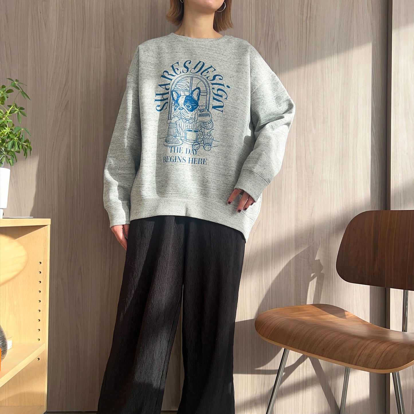 “THE DAY in Slow Time”レディースオーバーサイズスウェット（裏起毛）art by RUUU.